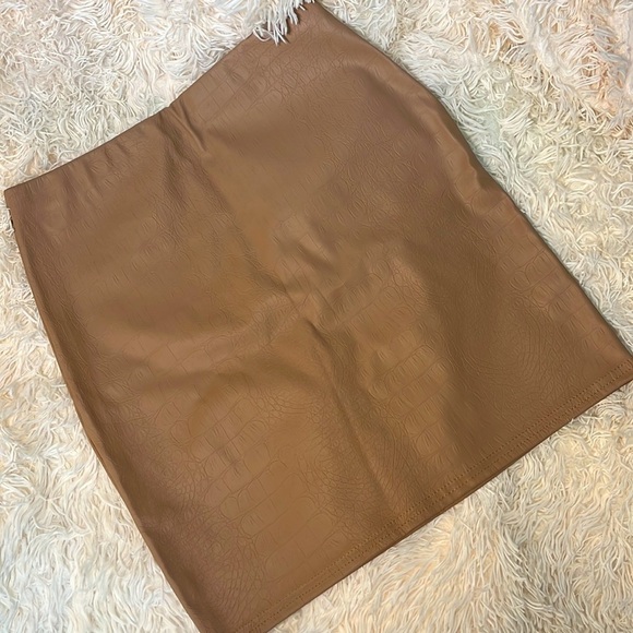 MISSGUIDED Faux Crocodile Leather Skirt - Picture 2 of 3